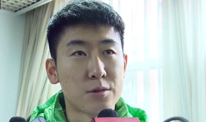在2020年初的中国东北，身患绝症的女火化师黄燕在工作中误将两份骨灰弄错，当她鼓起勇气坦白真相后，两家人竟都拒绝换回骨灰，唯有其中一位死者的女儿姚雪选择相信黄燕。