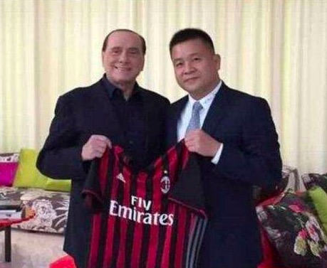 他在片中饰演的中年音乐人苏升华，正经历着事业和人生的双重低谷，他也用内敛的表演诠释出了中年人的迷茫和脆弱，让观众看到了不一样的郑伊健。