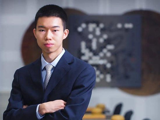 ” 《每日邮报》的报道中这样写到，“当然，朱莉让孩子们远离皮特，并激怒他，从孩子们很小时就开始这样做了，她不让孩子们见父亲，那时候孩子们还小也没有机会对他做出任何判断。