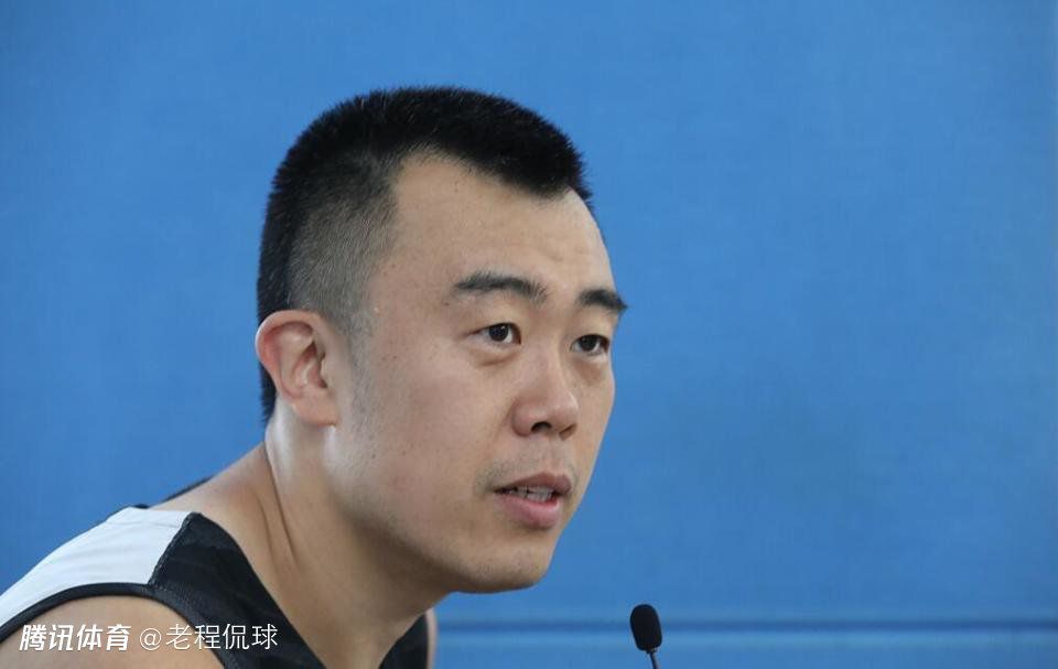玉木宏、上野树里访港 男主角出手护花显风度 2010-03-01 据香港媒体报道，日本大热剧集《交响情人梦》的主角上野树里和玉木宏，2月27日午抵香港为新片展开宣传工作，已是第二度访港的玉木宏风度翩翩，在机场充当上野树里的护花使者。