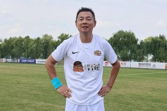 该剧的卡司阵容包括吴恬敏、莱莉·科奥、泰勒·克奇、杰·科特尼、珍妮·特里普里霍恩等，还有“帕帕 星爵《终极名单》曝片场照 小舅子施瓦辛格加盟 2021-04-21 当地时间4月16日，美国，“星爵”克里斯·帕拉特现身《终极名单》片场。