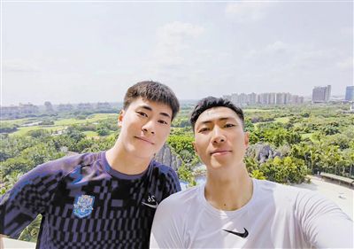三位主演在本片中贡献了教科书级的对手戏，尤其是杰瑞德·莱托饰演的反派，以挑衅式表演将压迫感拉满。