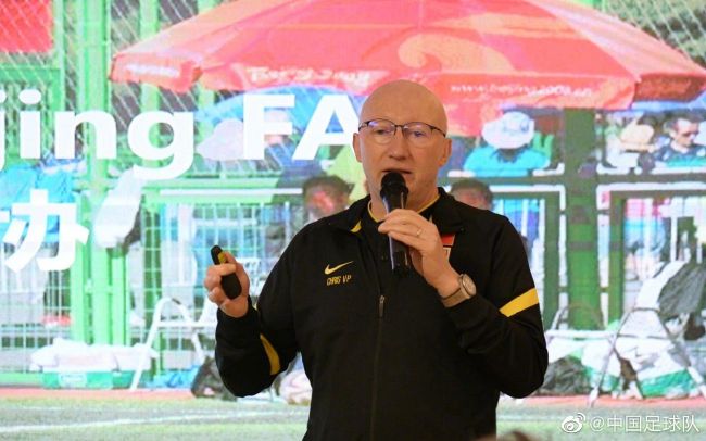 影片发布一组角色剧照，并同步曝光演员阵容，在杭州的湖光山色中，正上演这场关于“爱和美味”的温暖故事。