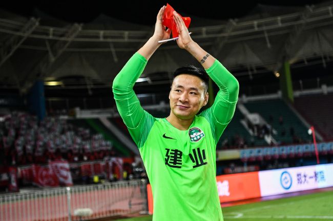 朱一龙自然光感大片曝光 美好又静谧造型帅气满分 2021-01-25 1月25日，工作室分享了一组朱一龙的自然光感大片，白色的衬衫，静谧的眼神，自然透露着慵懒；