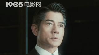 ”在妈妈的镜头里，草原上奔跑的小女孩、日落时分练剑的小女侠，收获了无数网友的喜爱。
