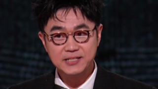 那条长洞的两边，正是如今侵华日军第七三一部队罪证陈列馆出口处的“证言墙”。