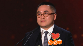 瑞秋·齐格勒多次公开表示原作“过时”，白雪公主不需要靠白马王子来拯救，新版白雪公主更强调自我实现而非爱情。